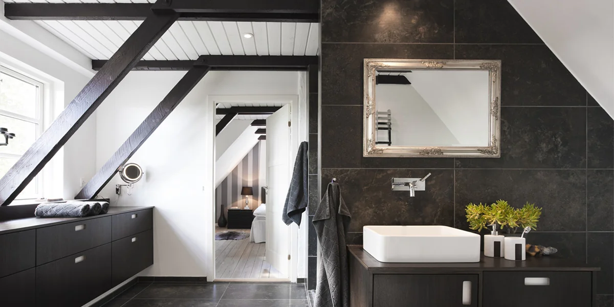 Badkamer met schuin dak | Jan van Sundert